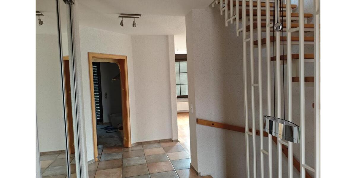Einfamilienhaus Laatzen - 4 Zimmer, 150 m&sup2;, 1.700&euro; | Angebot:26582094