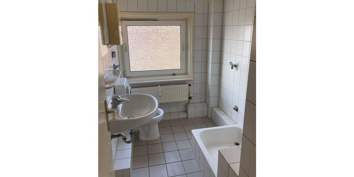 Etagenwohnung Salzgitter Lebenstedt - 3 Zimmer, 60 m&sup2;, 350&euro; | Angebot:25998072