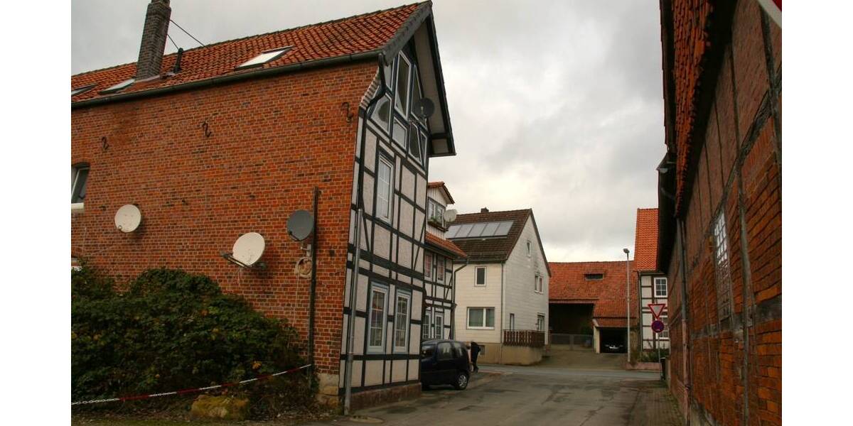 Mehrfamilienhaus, Wohnhaus Delligsen - 2 Zimmer, 500 m&sup2;, 190.000&euro; | Angebot:26036937