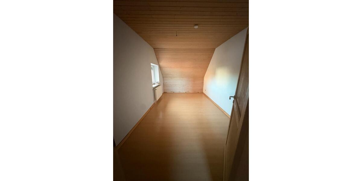 Etagenwohnung Lehrte - 4 Zimmer, 102 m&sup2;, 900&euro; | Angebot:25179397