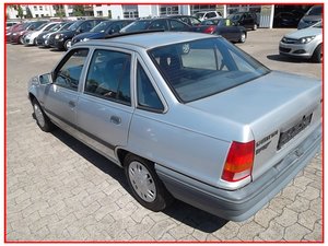 Opel Kadett E Beauty Lim. SEDAN GSD AUTOM- SERVO 74.000 km 6.950 &euro; Hannover 30179