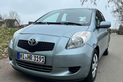 Toyota Yaris 99.999 km 2.500 &euro; Sarstedt 31157