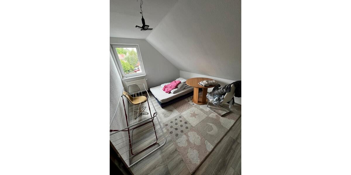 Dachgeschoßwohnung Salzgitter Ortschaft Nord - 8 Zimmer, 130 m&sup2;, 1.100&euro; | Angebot:26536399