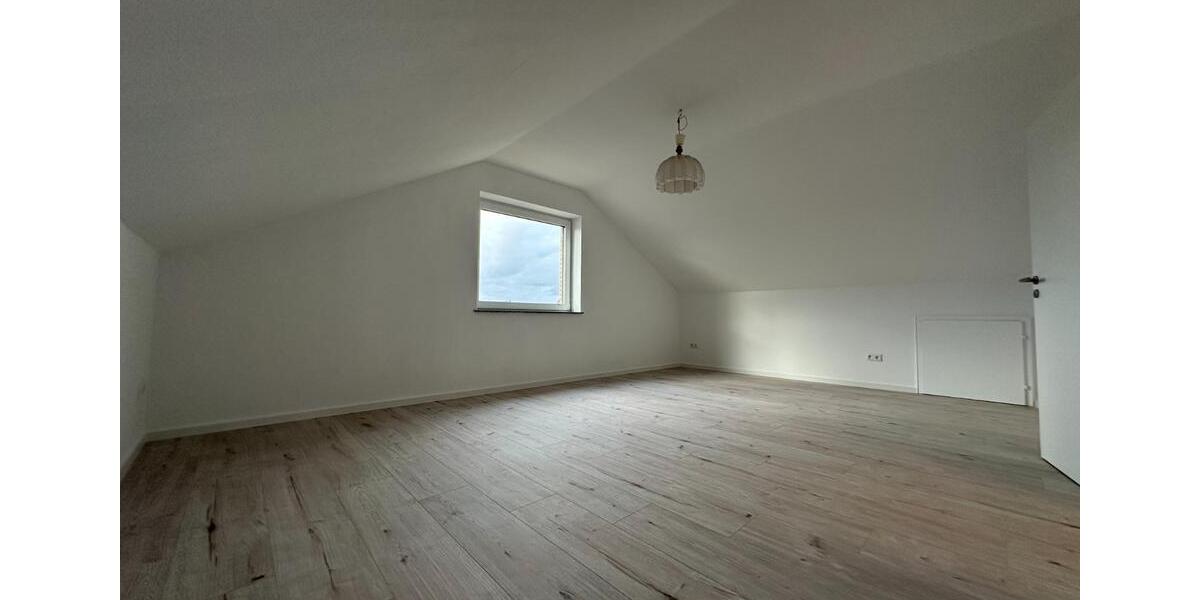 Dachgeschoßwohnung Ronnenberg - 3 Zimmer, 97 m&sup2;, 900&euro; | Angebot:25674744