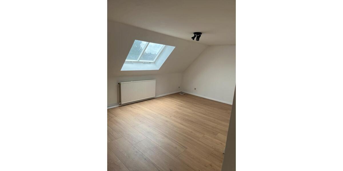 Doppelhaushälfte Hannover - 3 Zimmer, 175 m&sup2;, 1.800&euro; | Angebot:26665679