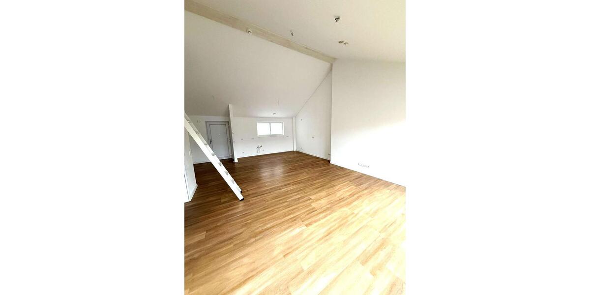 Dachgeschoßwohnung Sehnde - 3 Zimmer, 83 m&sup2;, 930&euro; | Angebot:26663680