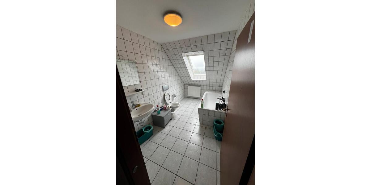 Dachgeschoßwohnung Salzgitter Ortschaft Nord - 8 Zimmer, 130 m&sup2;, 1.100&euro; | Angebot:26536399