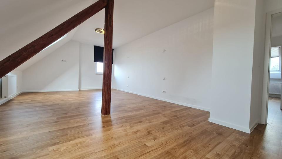 Dachgeschoßwohnung Laatzen - 2 Zimmer, 112 m&sup2;, 900&euro; | Angebot:25813815