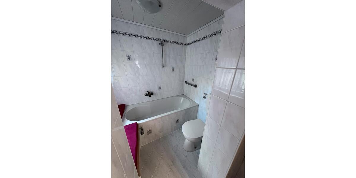 Reihenhaus Delligsen - 7 Zimmer, 195 m&sup2;, 1.050&euro; | Angebot:26603333