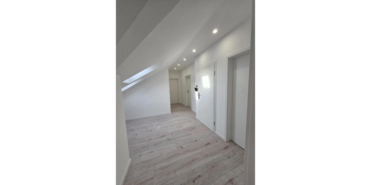 Dachgeschoßwohnung Ronnenberg - 3 Zimmer, 97 m&sup2;, 900&euro; | Angebot:25674744