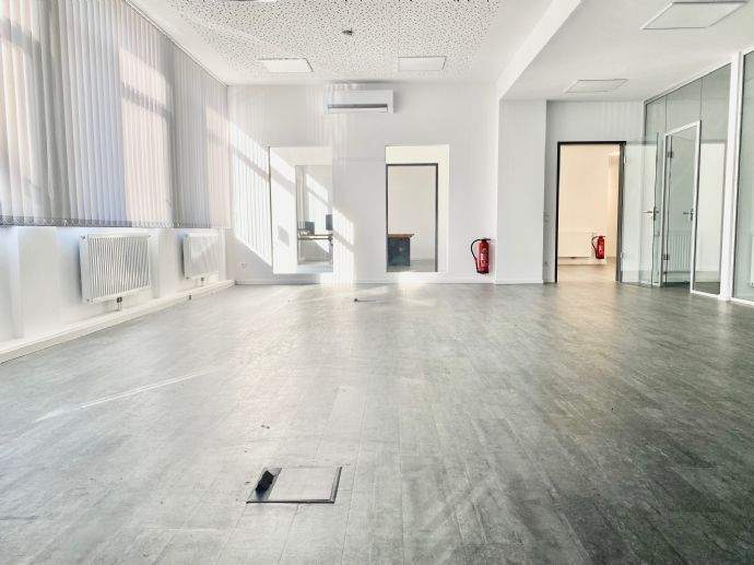Gewerbeobjekt Hildesheim Moritzberg - 9 Zimmer, 242 m&sup2;, 2.425&euro; | Angebot:25996509