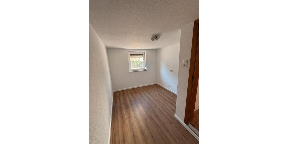 Erdgeschoßwohnung Giesen - 3.5 Zimmer, 128 m&sup2;, 1.150&euro; | Angebot:25957327