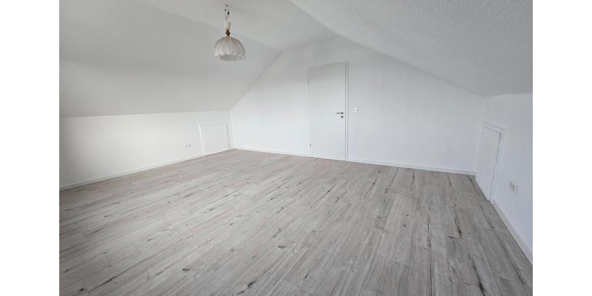 Dachgeschoßwohnung Ronnenberg - 3 Zimmer, 97 m&sup2;, 900&euro; | Angebot:25674744