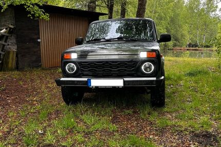 Lada Niva 76.000 km 13.100 &euro; Salzgitter 38259