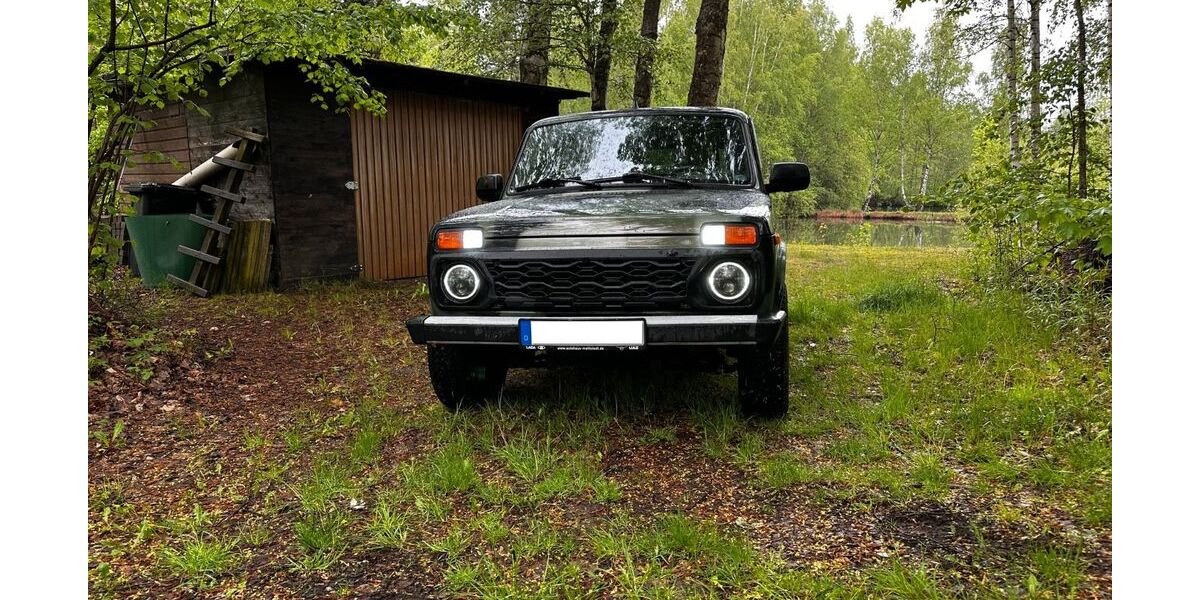 Lada Niva 76.000 km 13.100 &euro; Salzgitter 38259