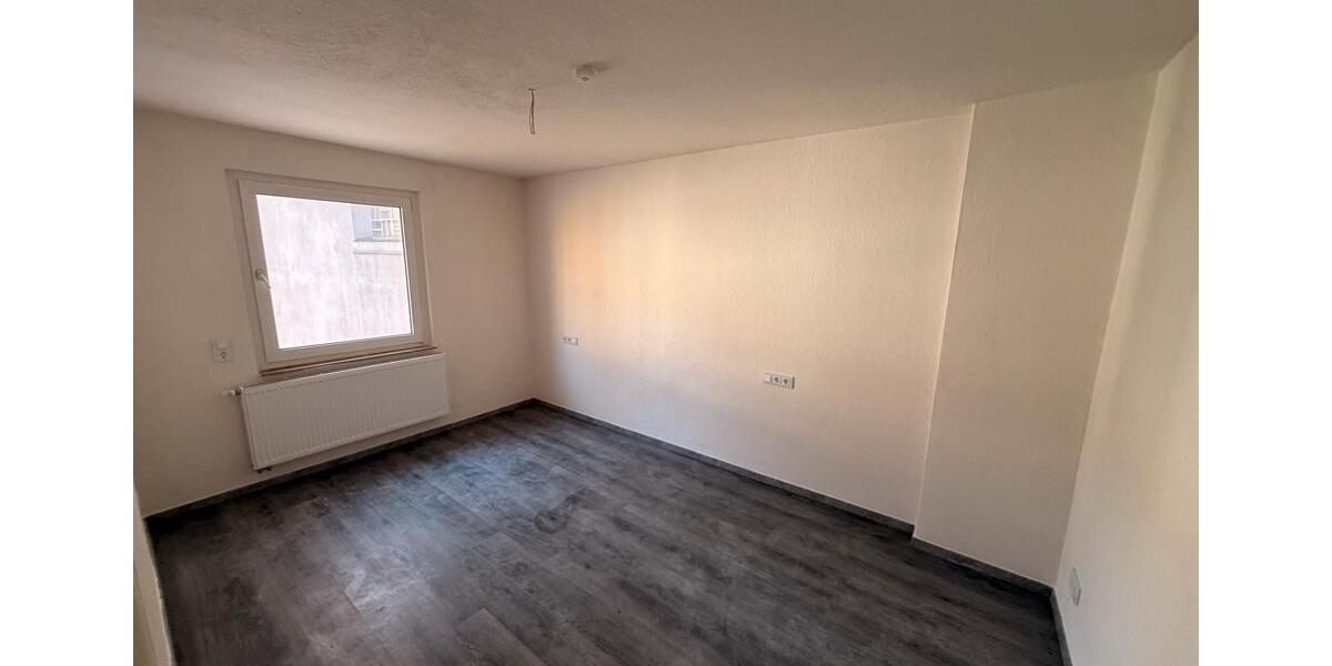 Etagenwohnung Hannover - 2 Zimmer, 75 m&sup2;, 1.000&euro; | Angebot:25844762