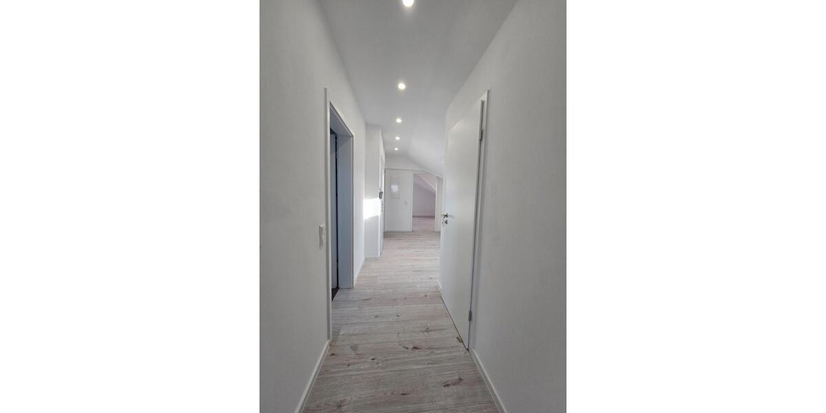 Dachgeschoßwohnung Ronnenberg - 3 Zimmer, 97 m&sup2;, 900&euro; | Angebot:25674744