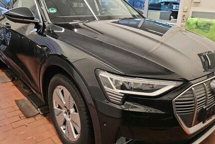 Audi e-tron 81.700 km 34.950 &euro; Salzgitter 38259