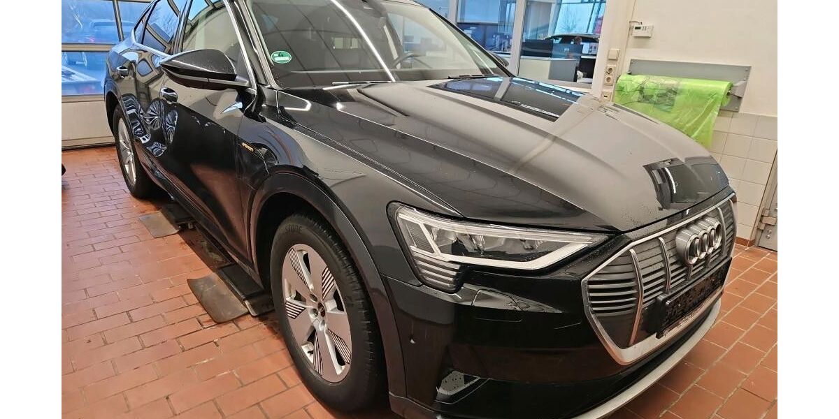 Audi e-tron 81.700 km 34.950 &euro; Salzgitter 38259