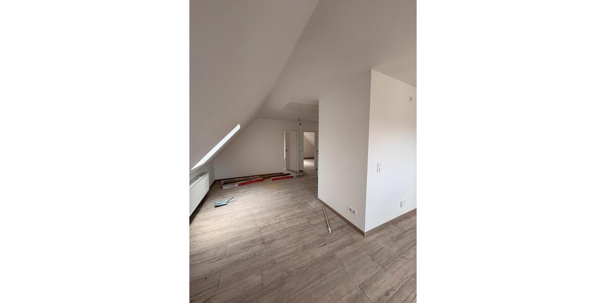 Dachgeschoßwohnung Laatzen - 3 Zimmer, 69 m&sup2;, 1.000&euro; | Angebot:26670640