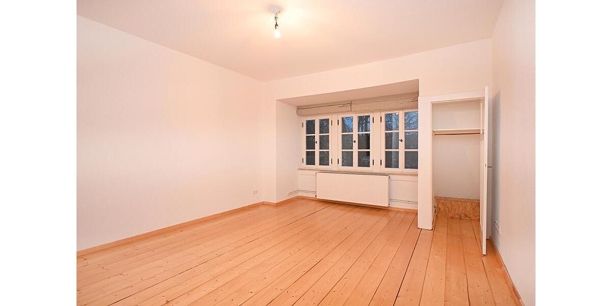 Einfamilienhaus Hildesheim - 11 Zimmer, 360 m&sup2;, 2.500&euro; | Angebot:25415382