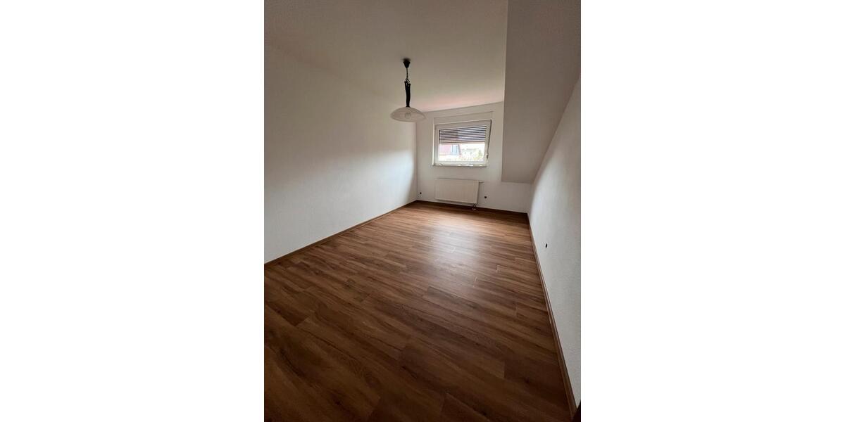 Etagenwohnung Sibbesse - 4 Zimmer, 110 m&sup2;, 1.100&euro; | Angebot:25869770