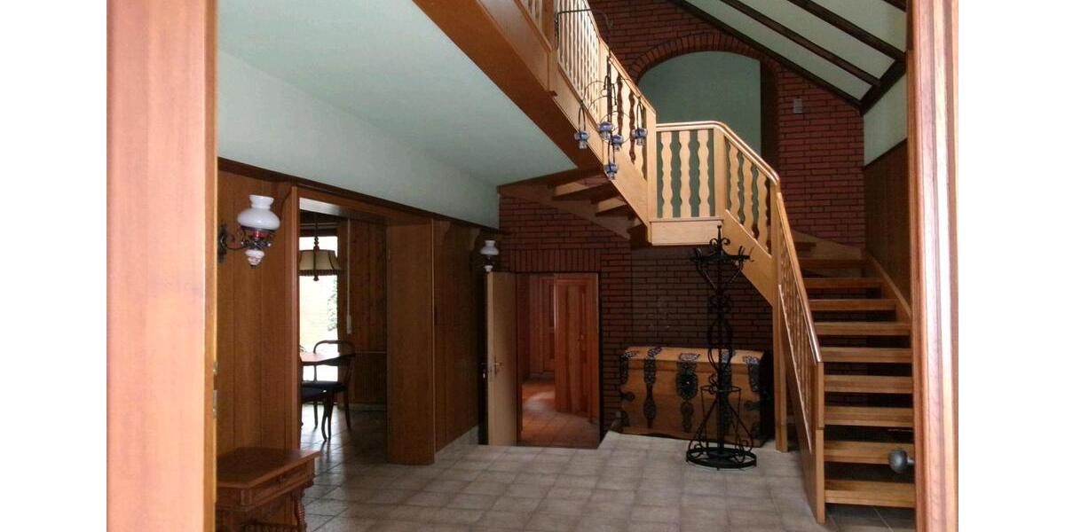 Einfamilienhaus Salzhemmendorf - 10 Zimmer, 350 m&sup2;, 430.000&euro; | Angebot:25997859