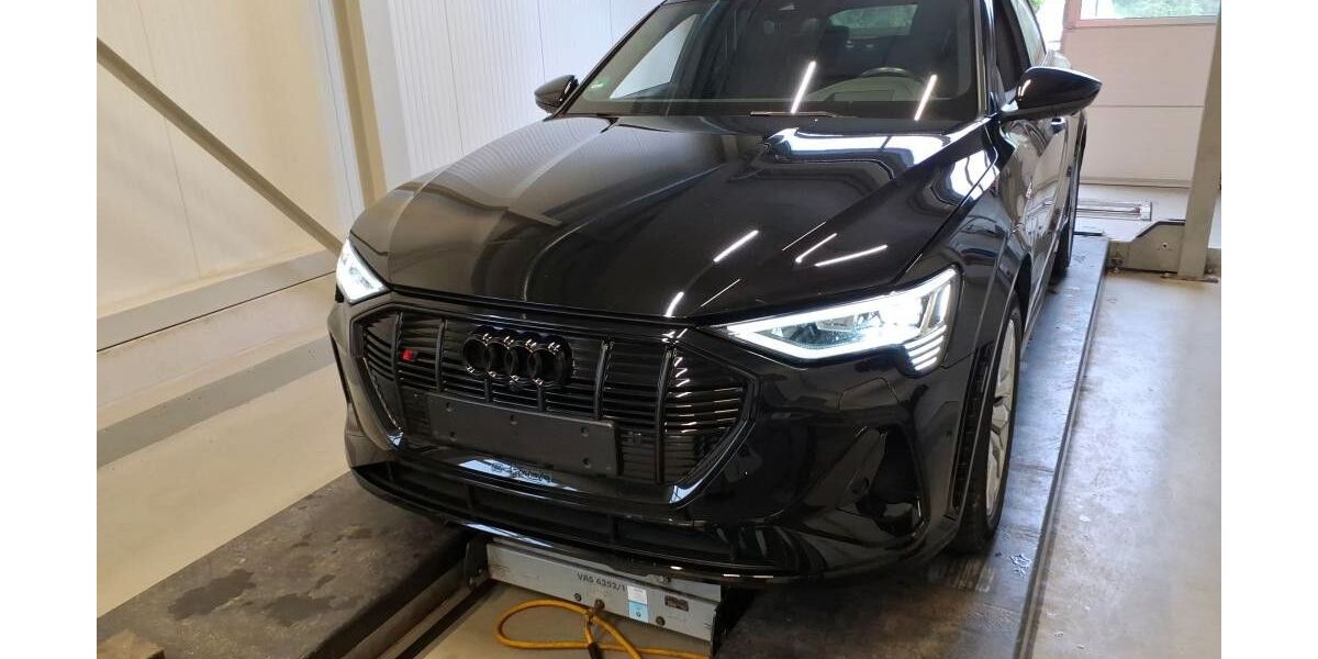 Audi e-tron 24.800 km 46.950 &euro; Salzgitter 38259