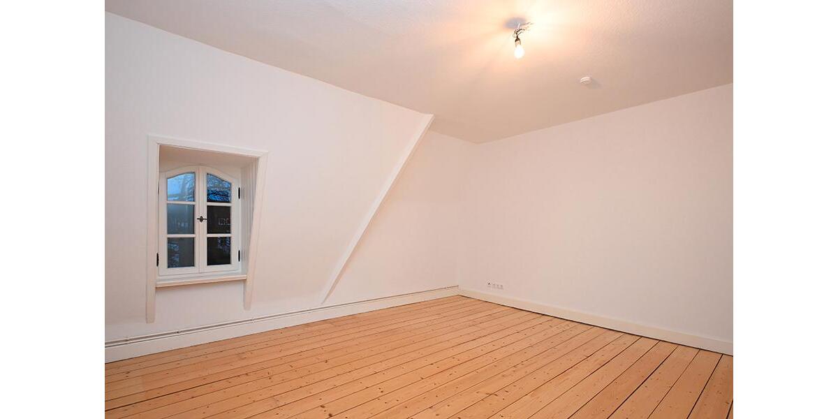 Einfamilienhaus Hildesheim - 11 Zimmer, 360 m&sup2;, 2.500&euro; | Angebot:25415382