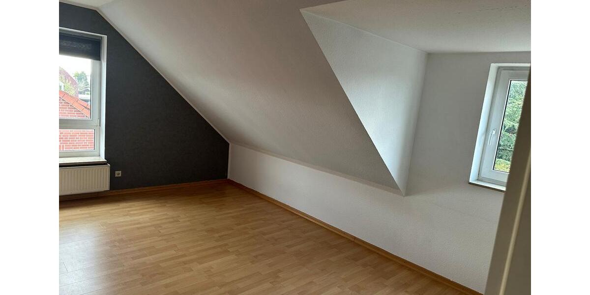 Dachgeschoßwohnung Sehnde - 3 Zimmer, 89 m&sup2;, 800&euro; | Angebot:25989530