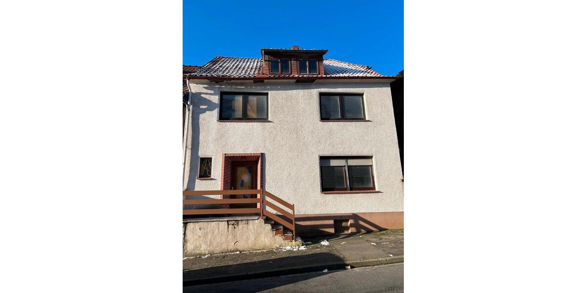 Einfamilienhaus Elze - 6 Zimmer, 150 m&sup2;, 1.000&euro; | Angebot:25876046