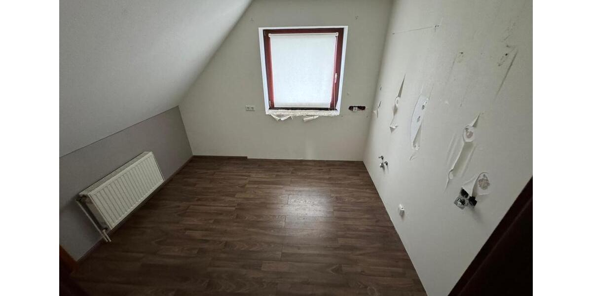 Etagenwohnung Lengede - 6 Zimmer, 151 m&sup2;, 1.350&euro; | Angebot:25293036