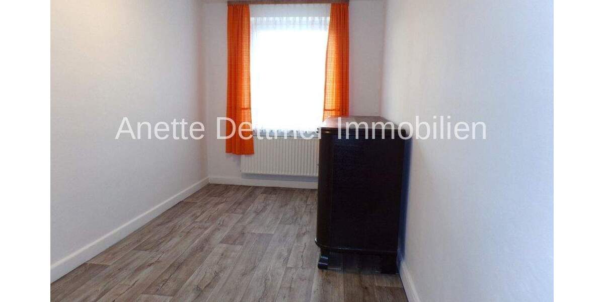 Reihenmittelhaus Freden (Leine) Freden - 8 Zimmer, 180 m&sup2;, 119.000&euro; | Angebot:25695285