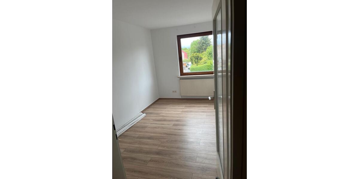 Doppelhaushälfte Hannover - 3 Zimmer, 175 m&sup2;, 1.800&euro; | Angebot:26665679