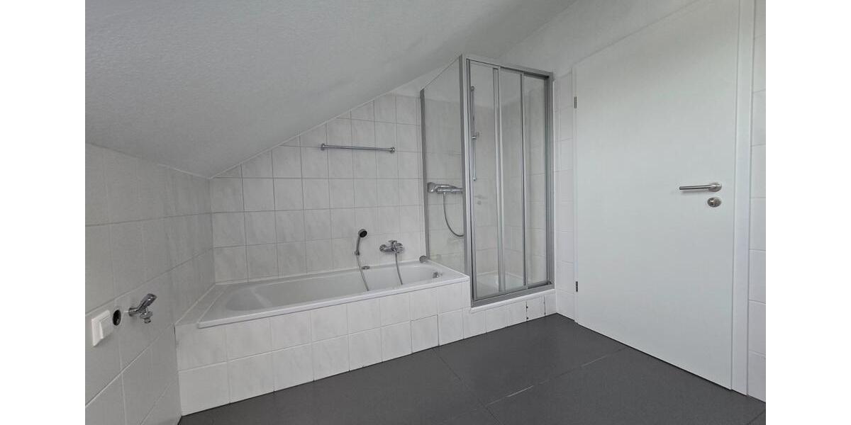 Dachgeschoßwohnung Ronnenberg - 3 Zimmer, 97 m&sup2;, 900&euro; | Angebot:25674744