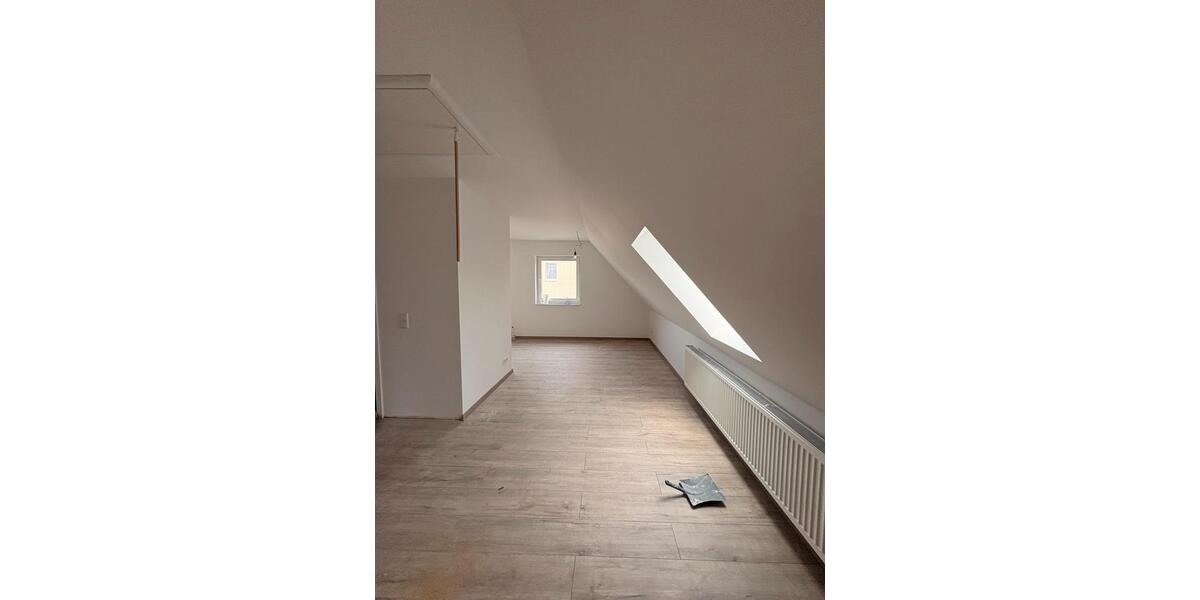 Dachgeschoßwohnung Laatzen - 3 Zimmer, 69 m&sup2;, 1.000&euro; | Angebot:26670640