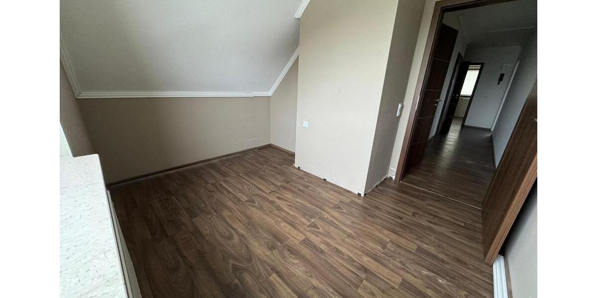 Etagenwohnung Lengede - 6 Zimmer, 151 m&sup2;, 1.350&euro; | Angebot:25293036