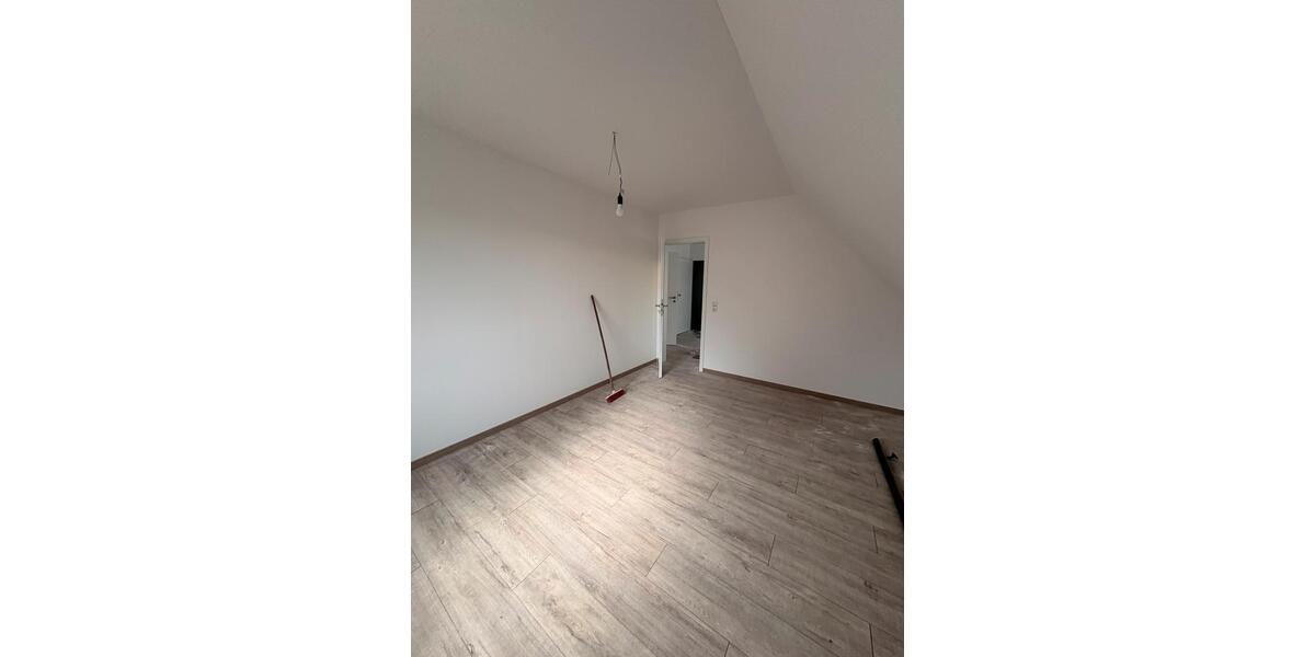 Dachgeschoßwohnung Laatzen - 3 Zimmer, 69 m&sup2;, 1.000&euro; | Angebot:26670640