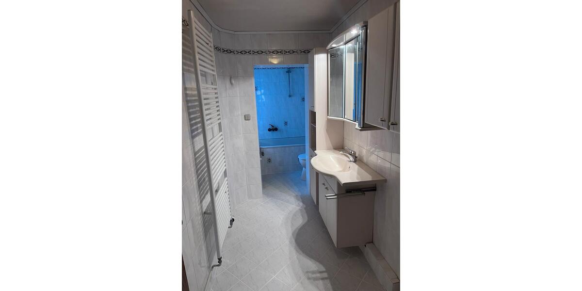 Reihenhaus Delligsen - 7 Zimmer, 195 m&sup2;, 1.050&euro; | Angebot:26603333