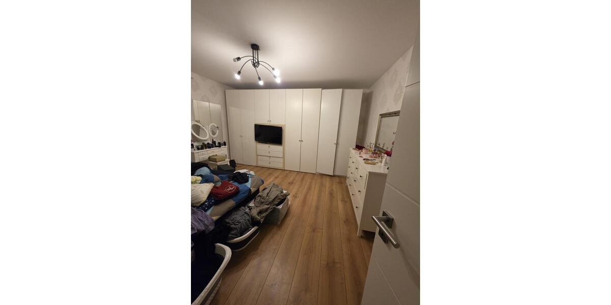 Erdgeschoßwohnung Hannover Linden-Limmer - 3 Zimmer, 130 m&sup2;, 1.500&euro; | Angebot:25925800