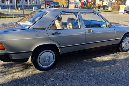 Mercedes-Benz 190 152.200 km 4.900 &euro; Hannover 30419