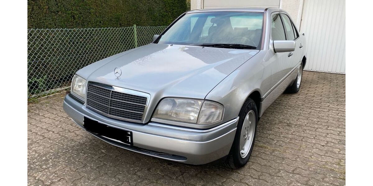 Mercedes-Benz C 180 127.544 km 4.950 &euro; Springe 31832