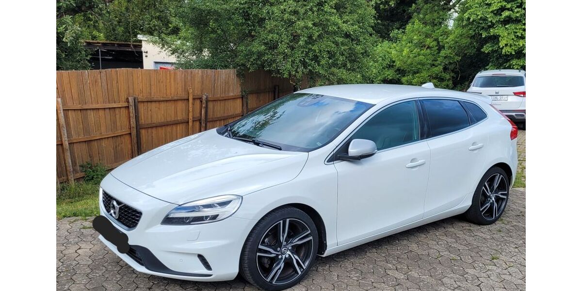 Volvo V40 102.000 km 11.999 &euro; Salzgitter 38259
