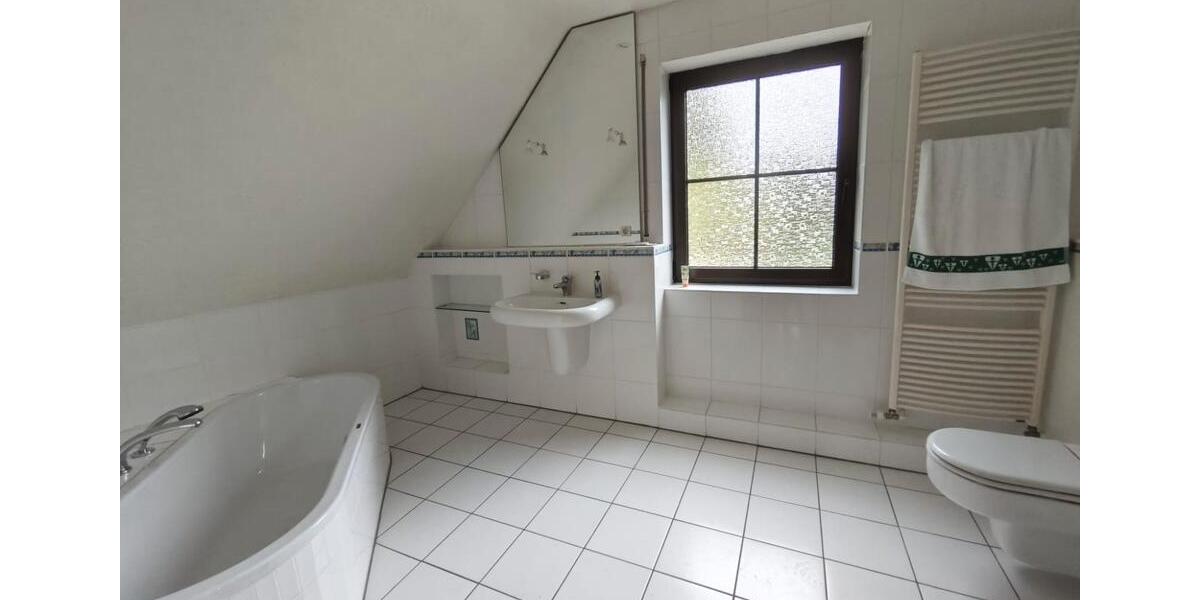 Einfamilienhaus Laatzen - 4 Zimmer, 150 m&sup2;, 1.700&euro; | Angebot:26582094
