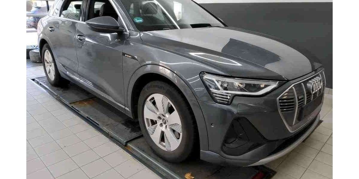 Audi e-tron 43.300 km 37.950 &euro; Salzgitter 38259