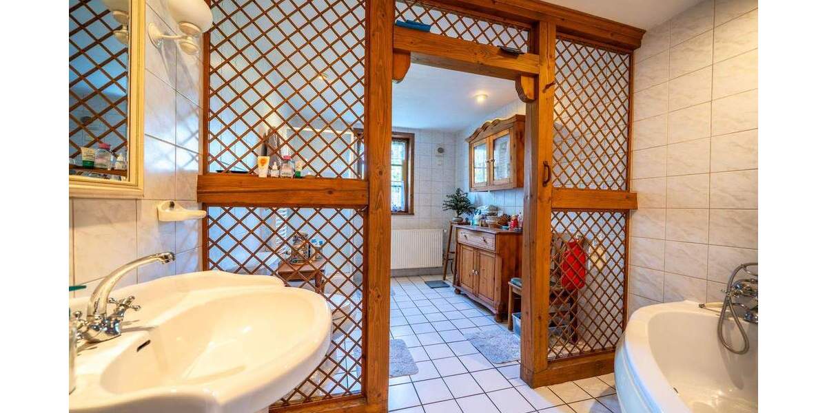 Mehrfamilienhaus, Wohnhaus Giesen Emmerke - 8 Zimmer, 175 m&sup2;, 325.000&euro; | Angebot:25671920