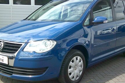 VW Touran 131.000 km 8.999 &euro; Gronau (Leine) OT Brüggen 31028