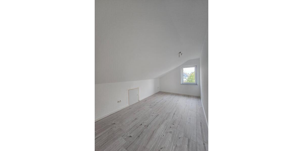 Dachgeschoßwohnung Ronnenberg - 3 Zimmer, 97 m&sup2;, 900&euro; | Angebot:25674744