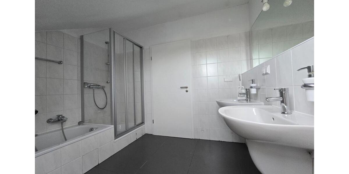 Dachgeschoßwohnung Ronnenberg - 3 Zimmer, 97 m&sup2;, 900&euro; | Angebot:25674744