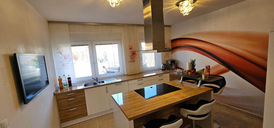 Provisionsfrei* Photovoltaik - Klimaanlage - Modern - 210m2 Wohnfläche - verkehrsgünstige Lage - Straßenbahn in 100m - Doppelhaushälfte Sarstedt | Angebot:25795312